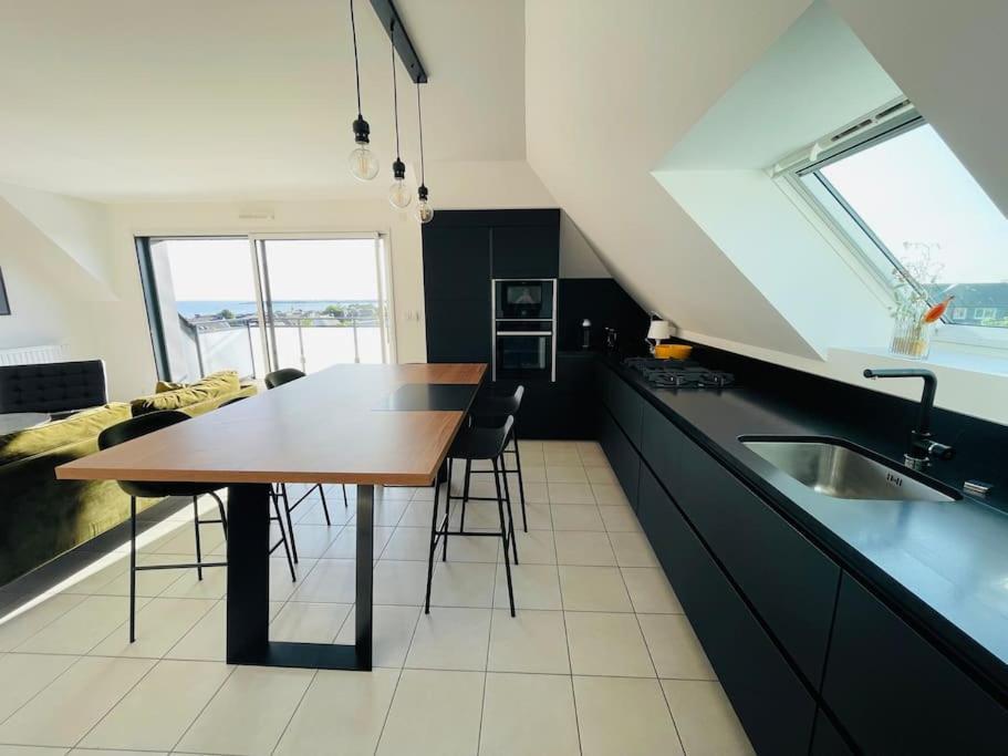 Appartement Lumineux Et Spacieux, Terrasse Et Parking Prive 콩카르노 외부 사진